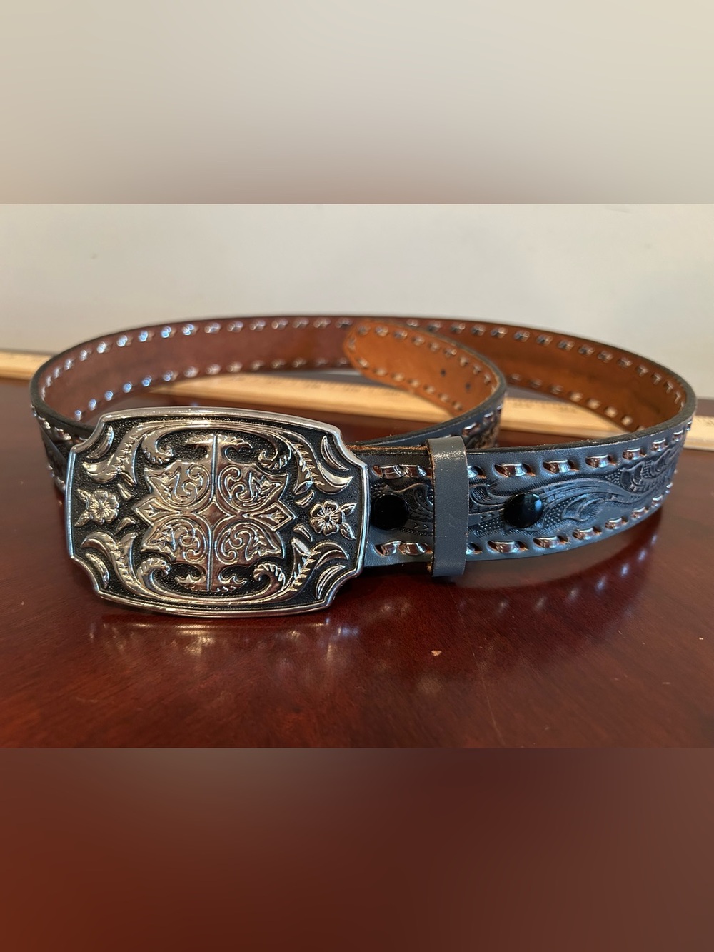 Leather Western-Style Men's Belt with Ornate Silver Buckle - Black